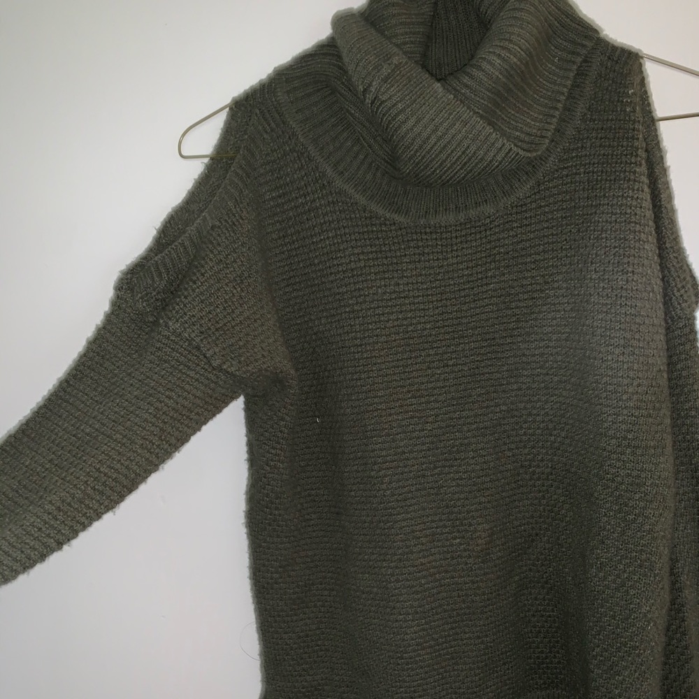 Hollister sweater